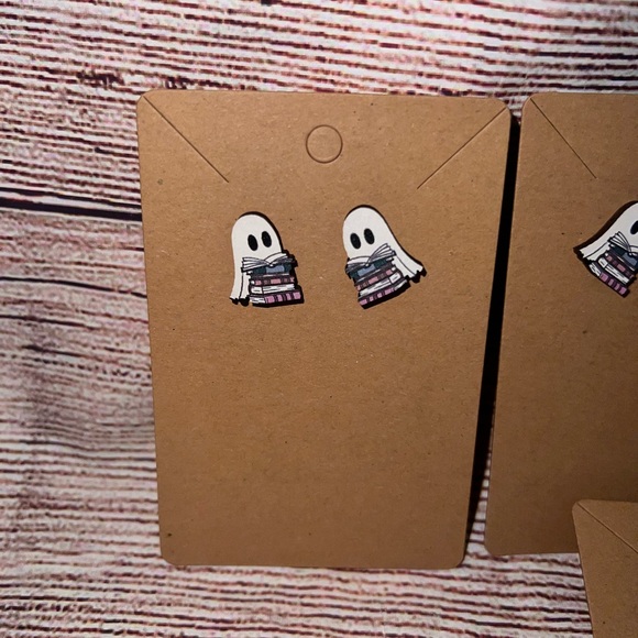 SUPER CUTE GHOST HOLDING BOOKS WOOD EARRINGS - Picture 11 of 12